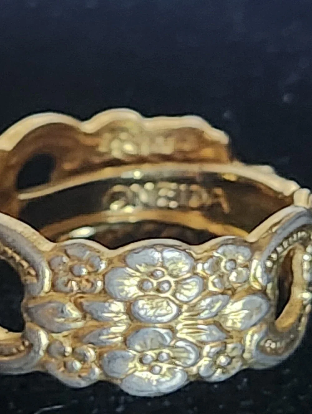 Vtg Oneida Gold Plated Floral Openwork Spoon Ring